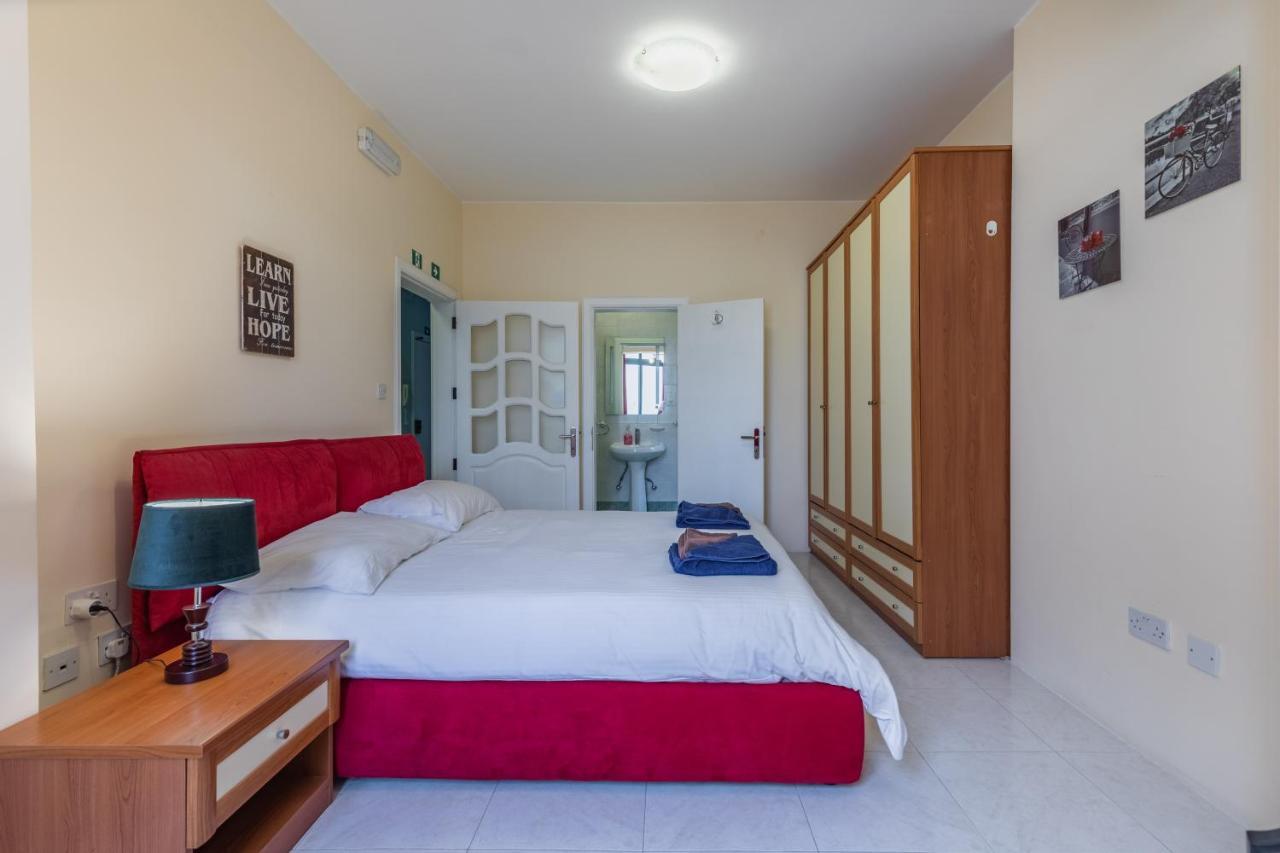 Fantastic 3 Bedroom Duplex Penthouse With Terrace * Sliema