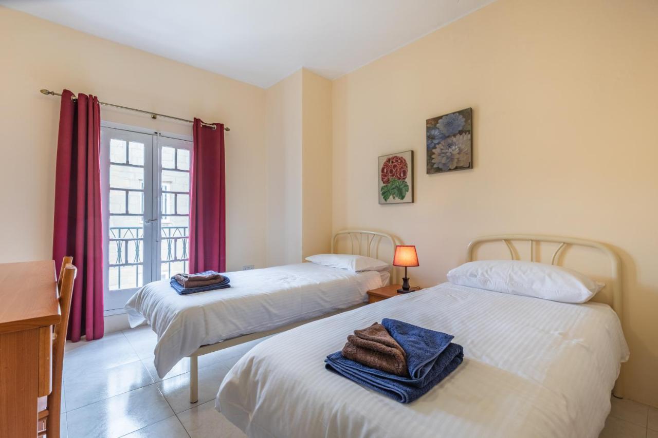 Fantastic 3 Bedroom Duplex Penthouse With Terrace