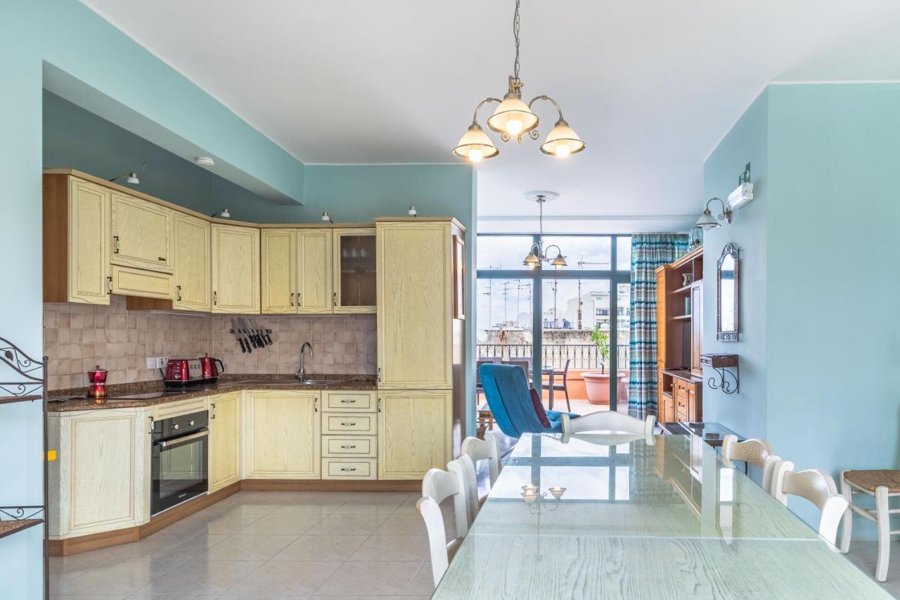 Fantastic 3 Bedroom Duplex Penthouse With Terrace شقة