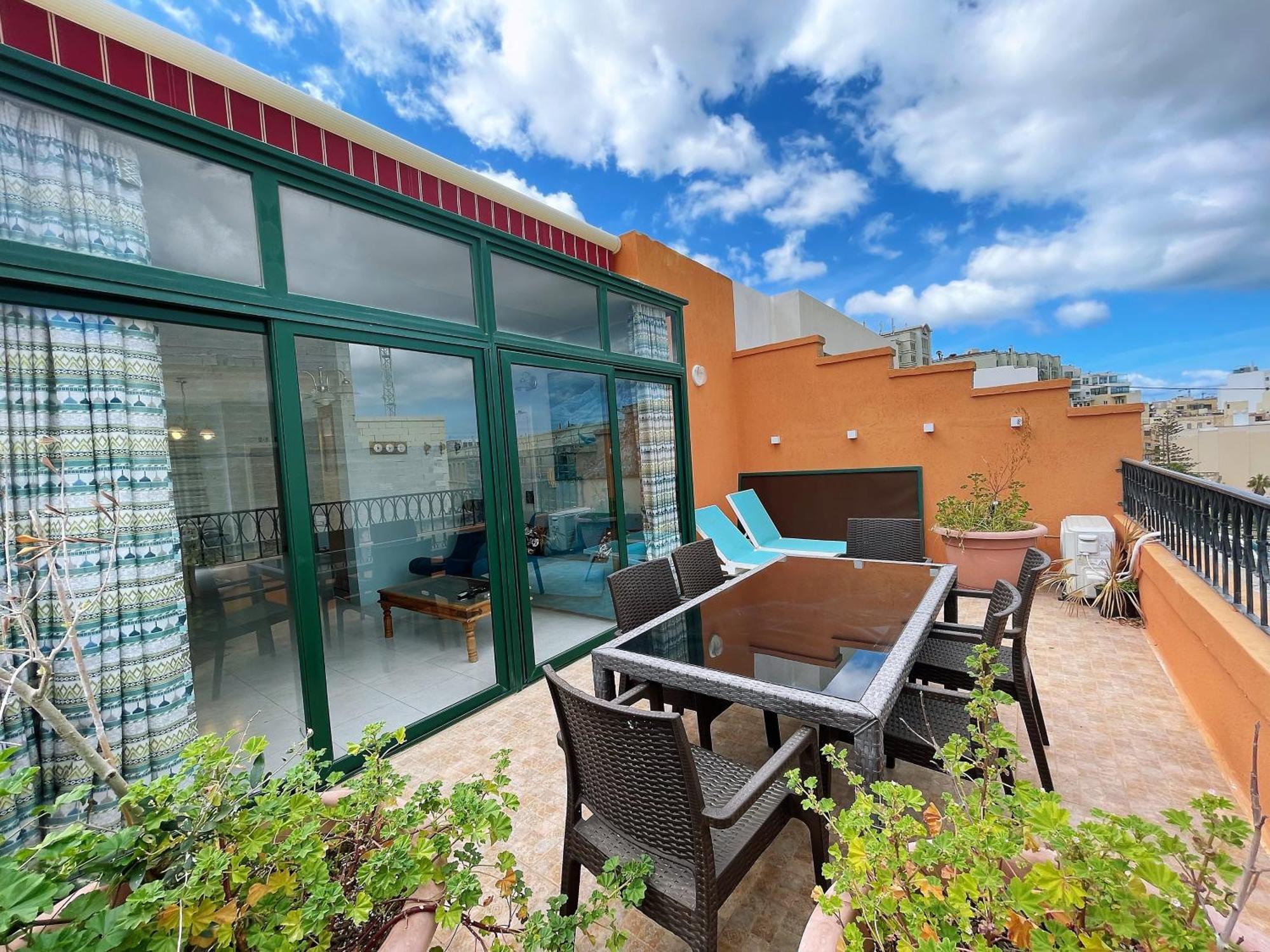 Fantastic 3 Bedroom Duplex Penthouse With Terrace شقة