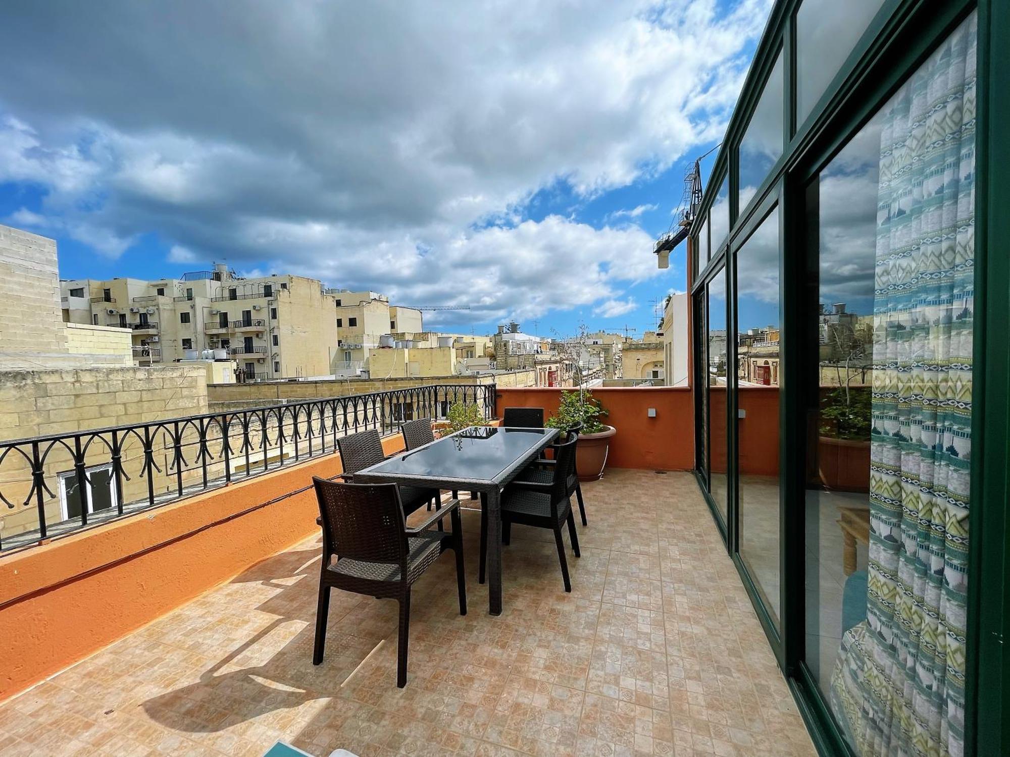 شقة Fantastic 3 Bedroom Duplex Penthouse With Terrace *